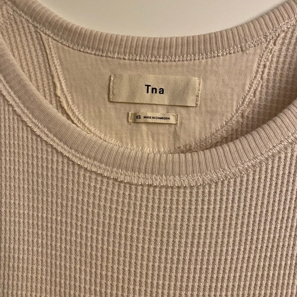 Aritzia Henley top. Last day to buy - Picture 3 of 5